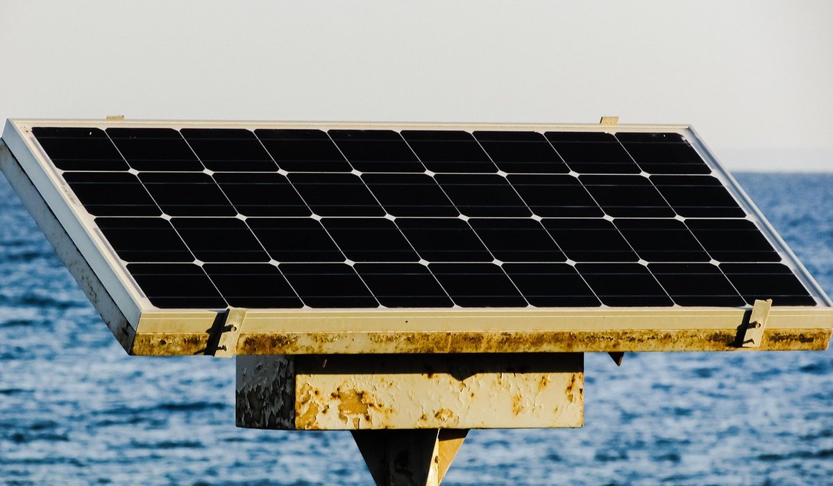 How to maintain solar panels through the seasons
